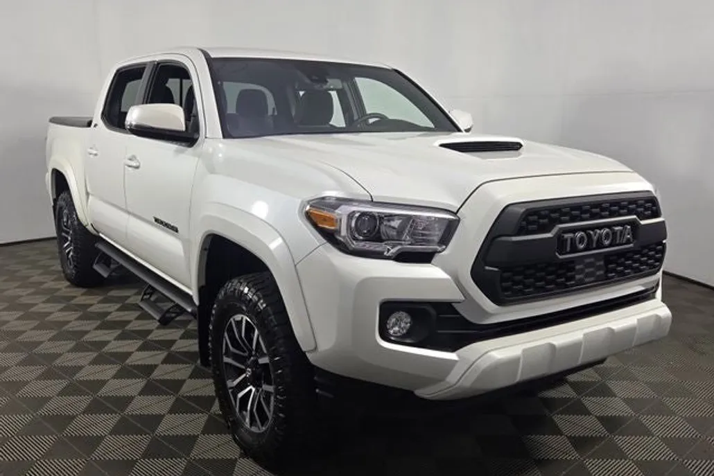 2023 Toyota Tacoma TRD Sport V6 photo 1