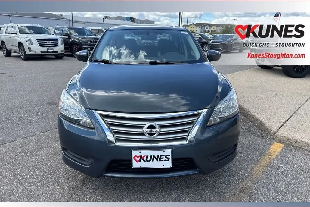 2013 Nissan Sentra S photo 1