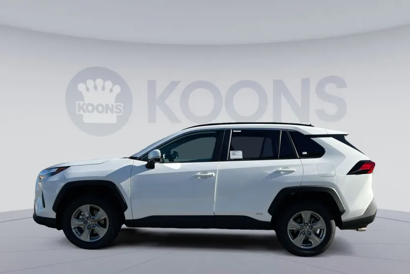 2025 Toyota RAV4 Hybrid XLE photo 1