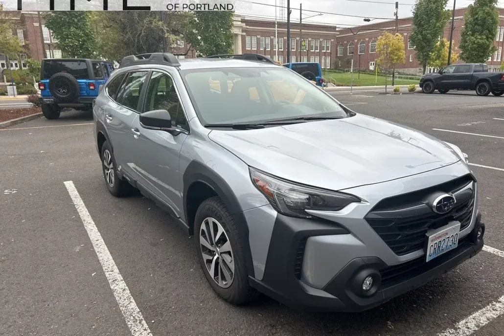 2025 Subaru Outback Base photo 1