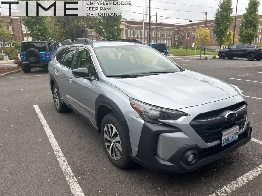 2025 Subaru Outback Base photo 1