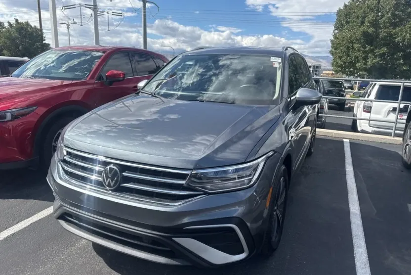 2024 Volkswagen Tiguan Wolfsburg Edition photo 1