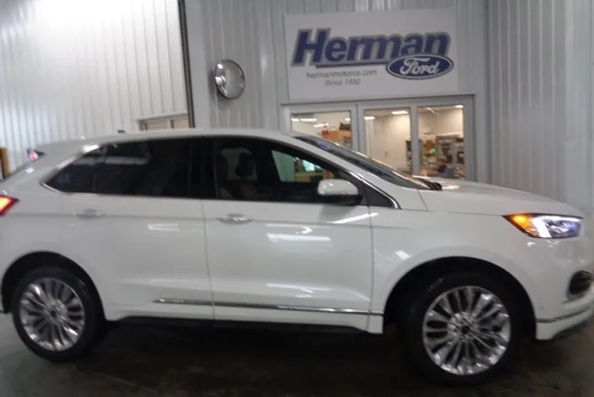 2023 Ford Edge Titanium photo 1