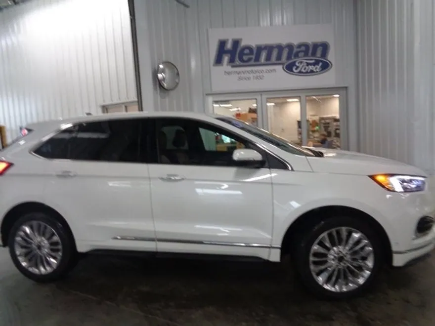 2023 Ford Edge Titanium photo 1