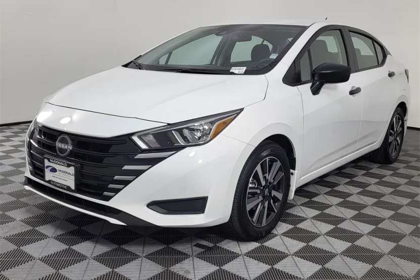 2024 Nissan Versa 1.6 S photo 1