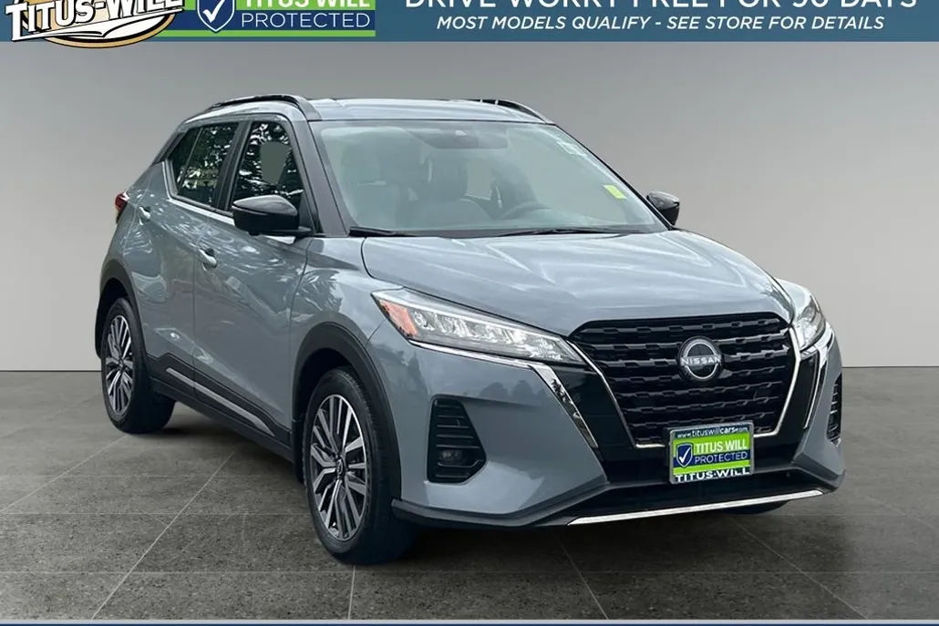 2023 Nissan Kicks SR photo 1