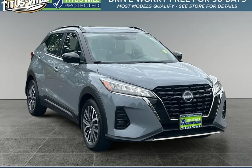 2023 Nissan Kicks SR photo 1