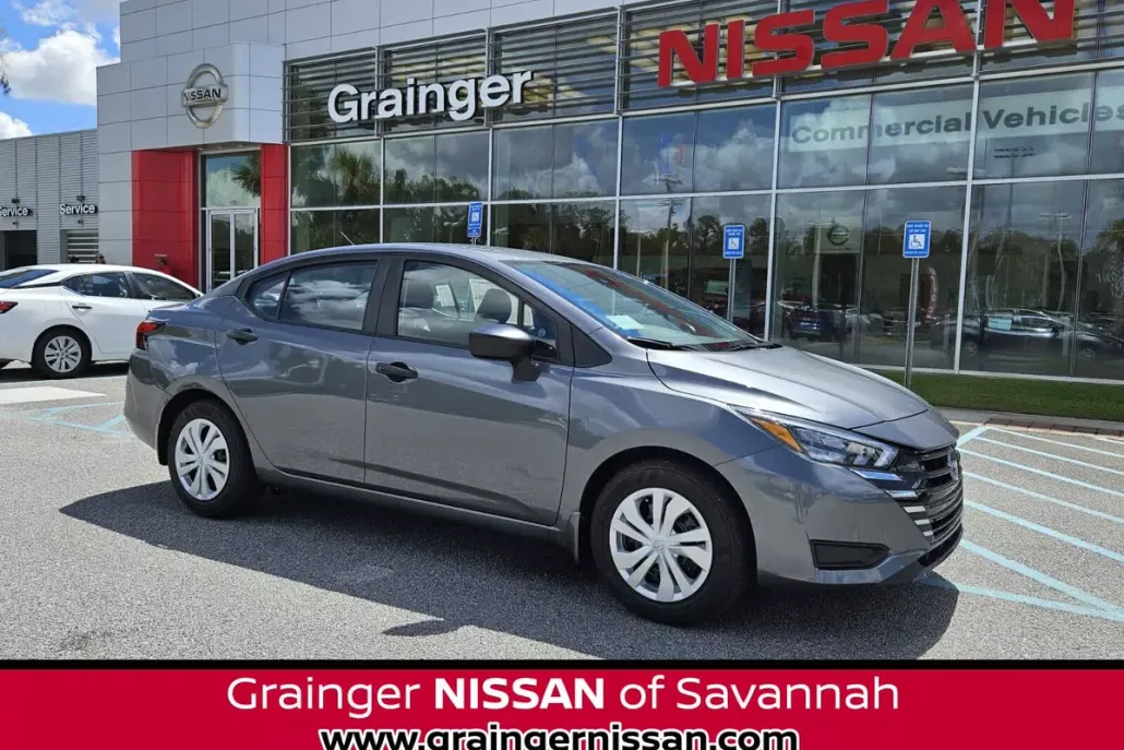 2025 Nissan Versa 1.6 S photo 1