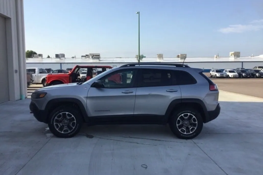 2020 Jeep Cherokee Trailhawk photo 1