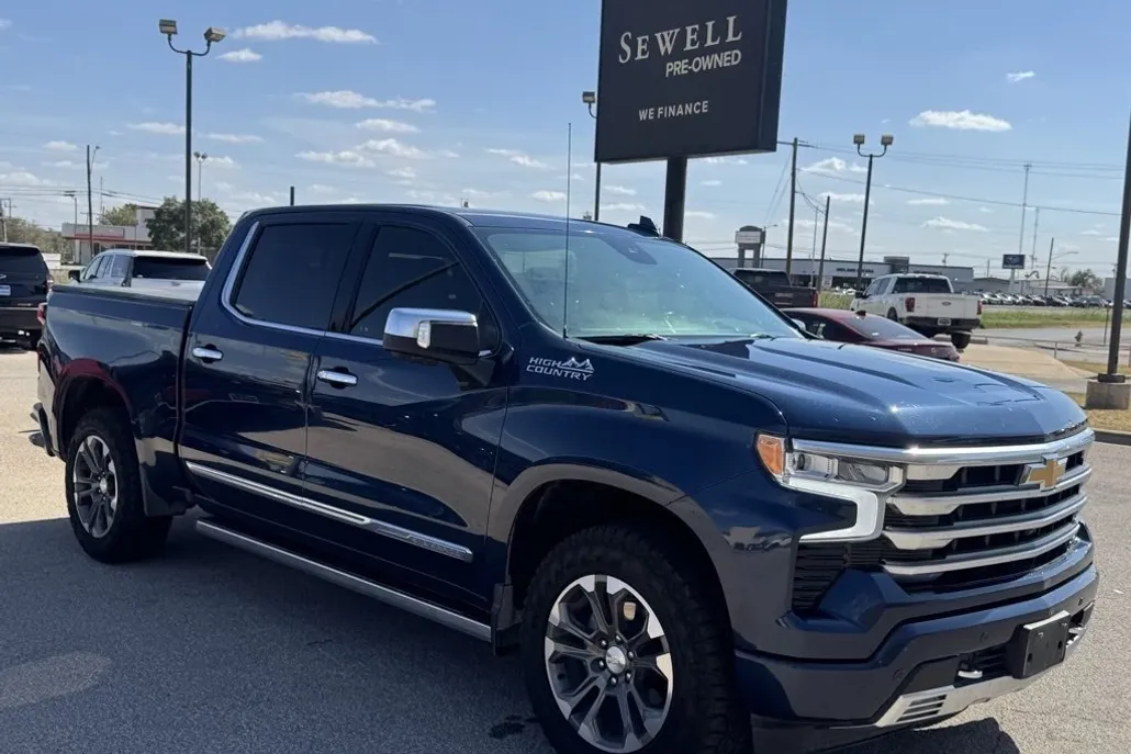 2023 Chevrolet Silverado 1500 High Country photo 1