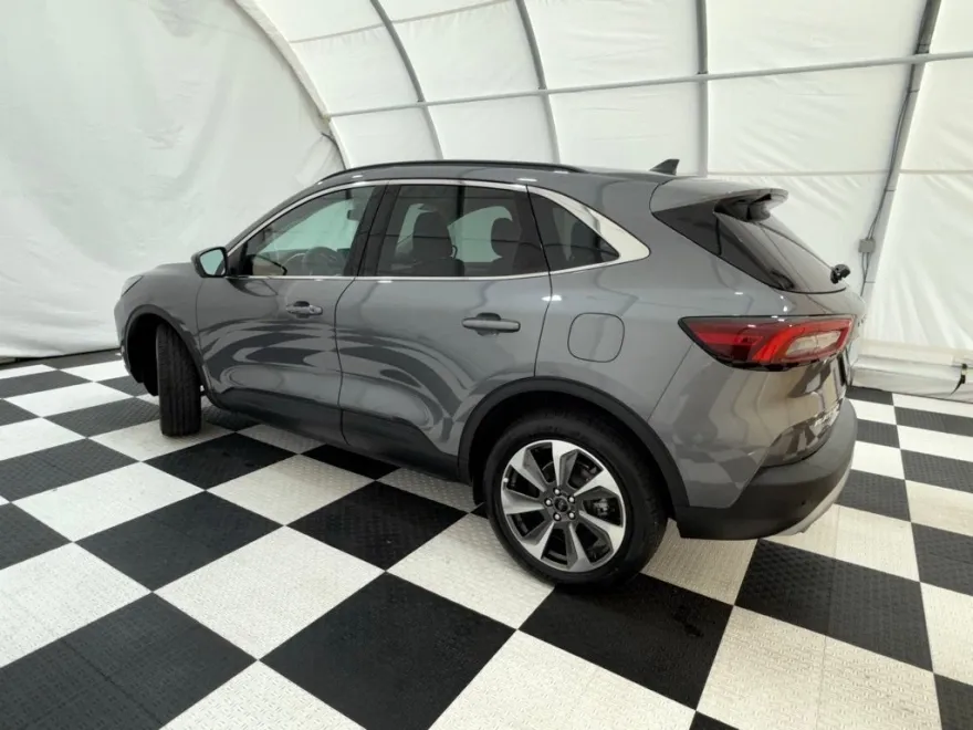 2023 Ford Escape Platinum photo 1