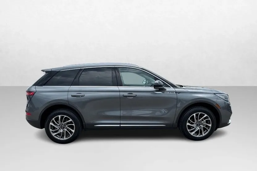 2022 Lincoln Corsair Standard photo 1