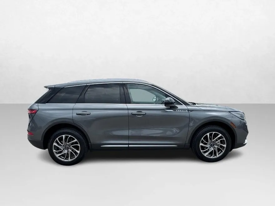 2022 Lincoln Corsair Standard photo 1
