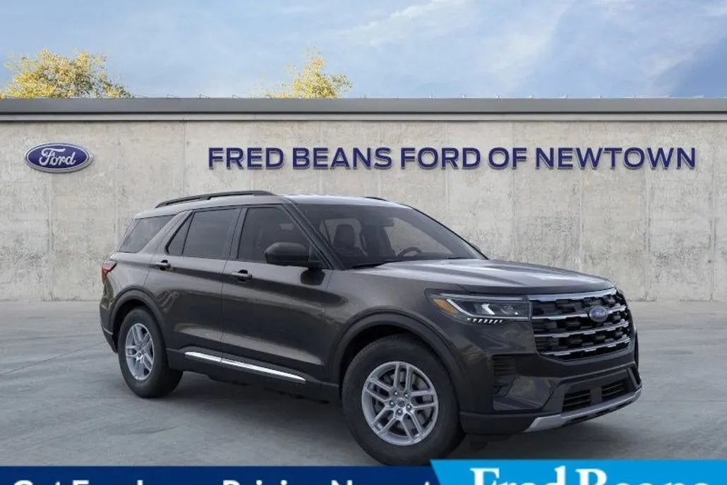 2025 Ford Explorer photo 1