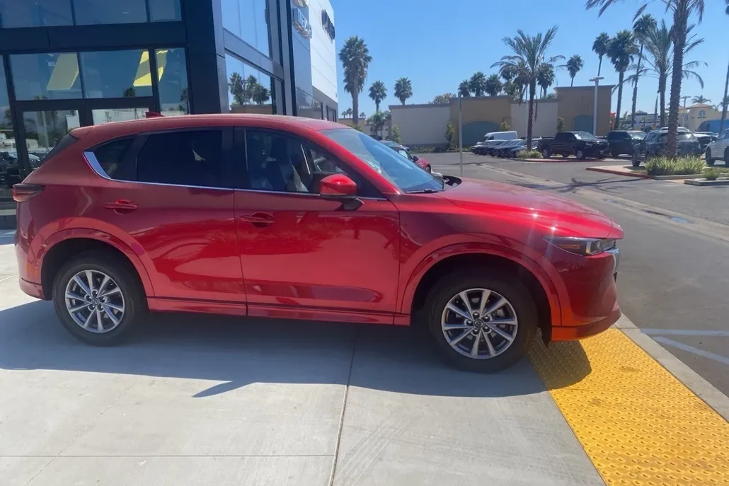 2024 Mazda CX-5 2.5 S Preferred photo 1
