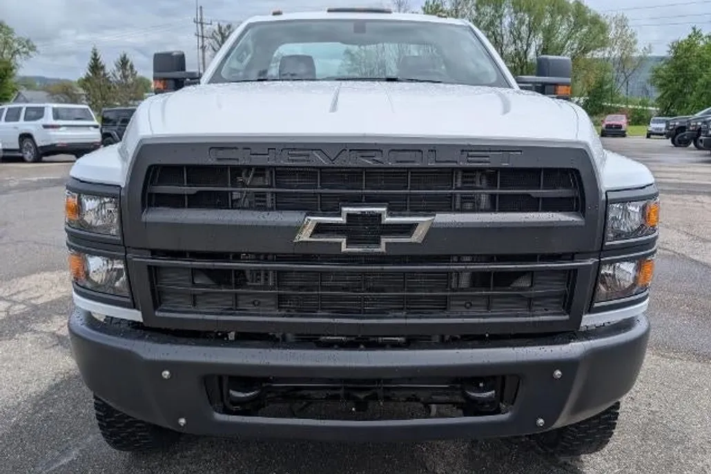 2025 Chevrolet Silverado 6500HD Work Truck photo 1