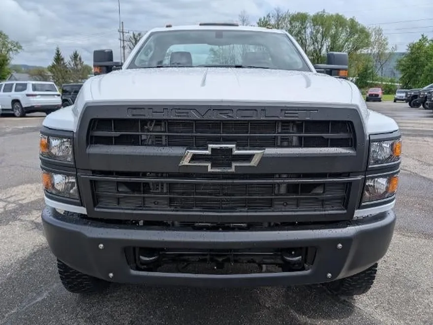 2025 Chevrolet Silverado 6500HD Work Truck photo 1
