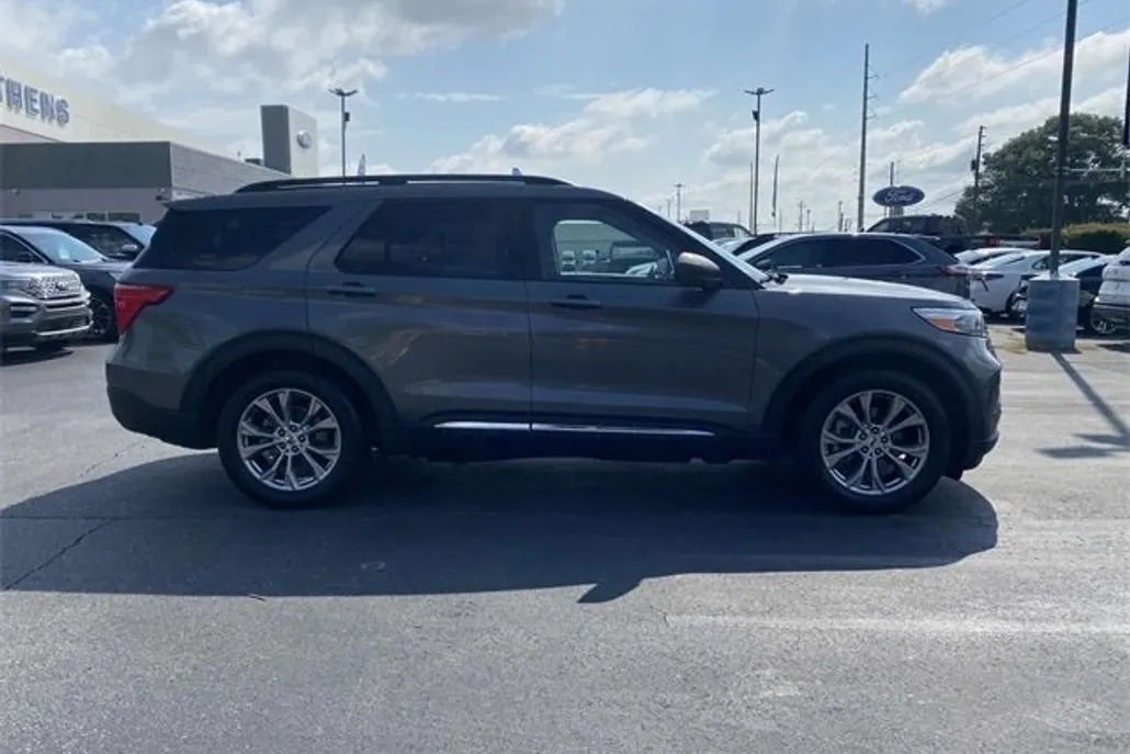 2022 Ford Explorer XLT photo 1