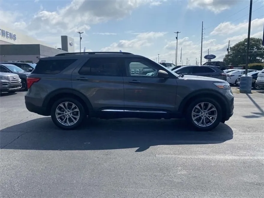 2022 Ford Explorer XLT photo 1