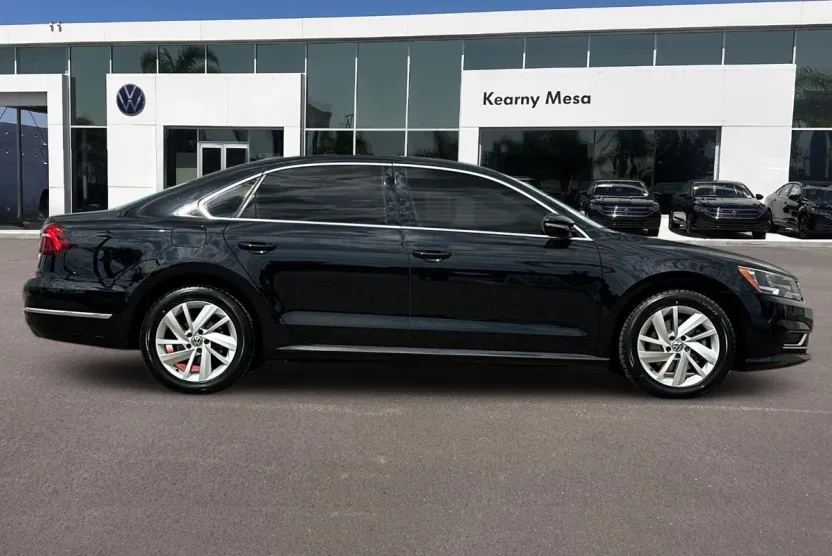 2018 Volkswagen Passat 2.0T SE photo 1