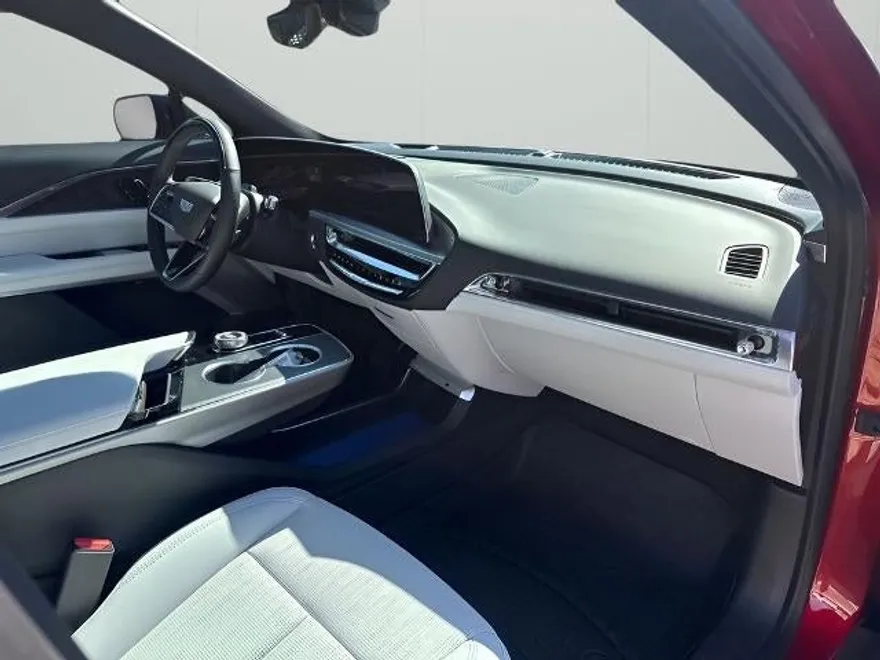 2024 Cadillac Lyriq Sport photo 1
