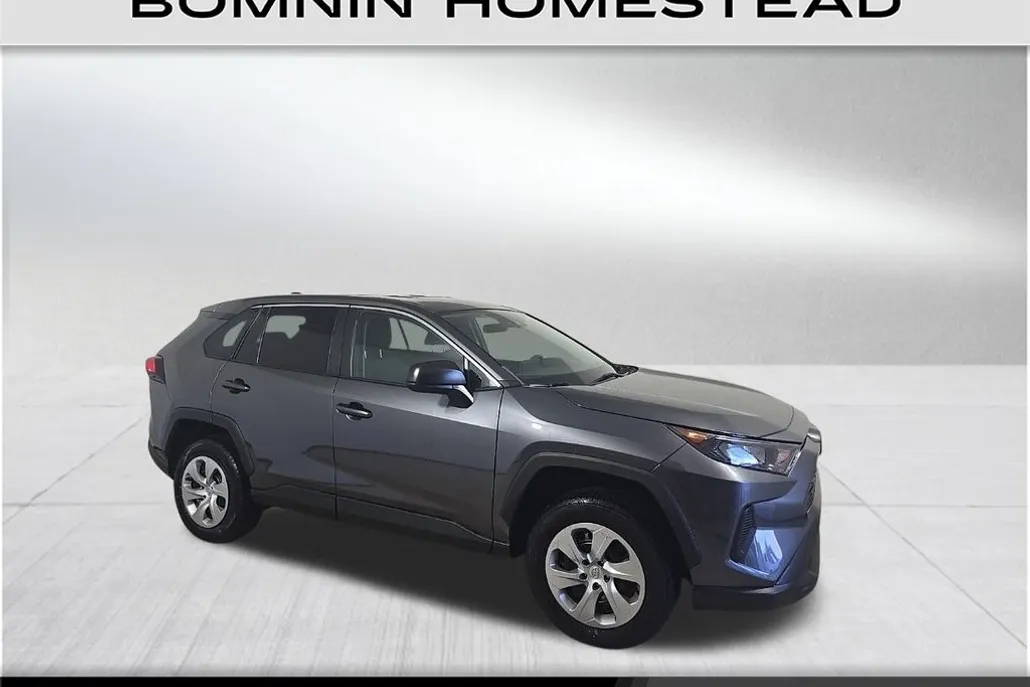 2022 Toyota RAV4 LE photo 1