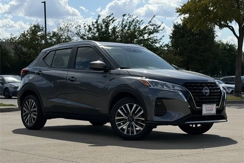 2024 Nissan Kicks SV photo 1