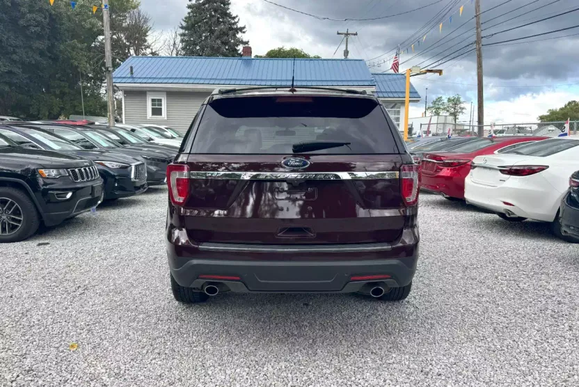 2018 Ford Explorer XLT photo 1