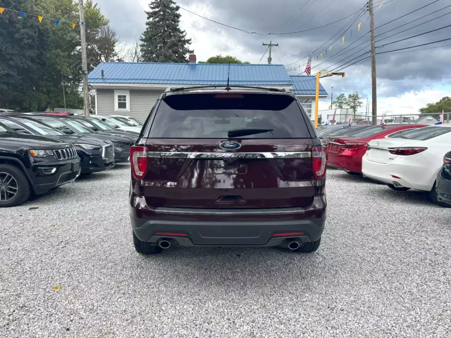 2018 Ford Explorer XLT photo 1
