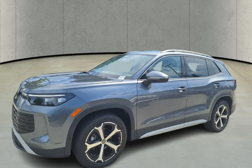 2025 Volkswagen Tiguan SE photo 1