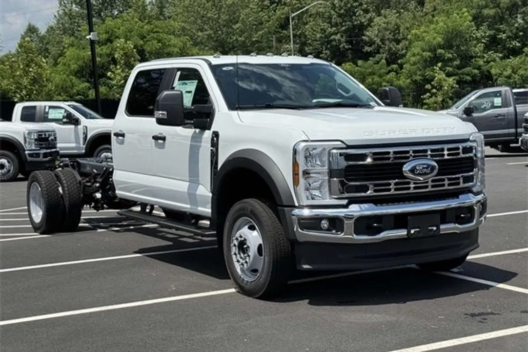 2025 Ford F-450 photo 1