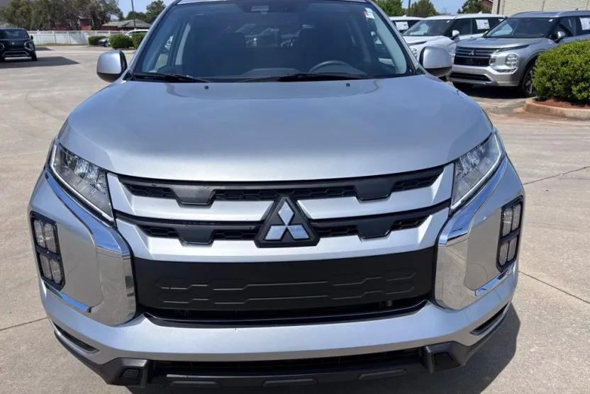 2024 Mitsubishi Outlander Sport S photo 1