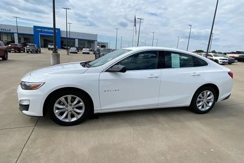 2023 Chevrolet Malibu 1LT photo 1