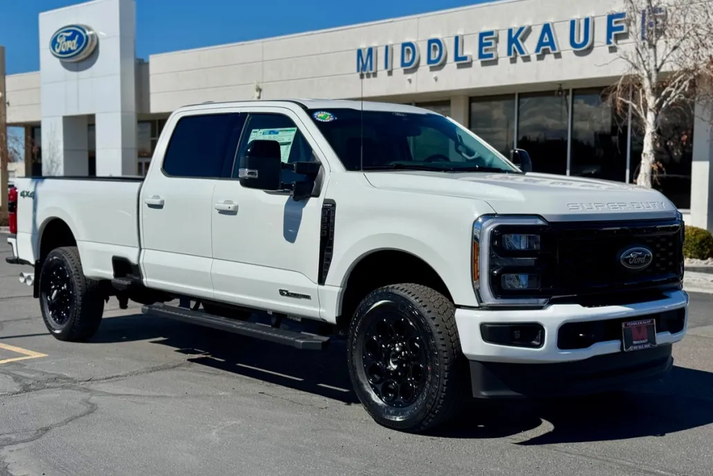 2025 Ford F-350 Lariat photo 1