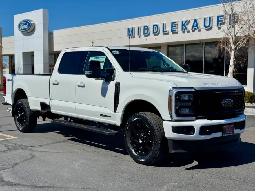 2025 Ford F-350 Lariat photo 1