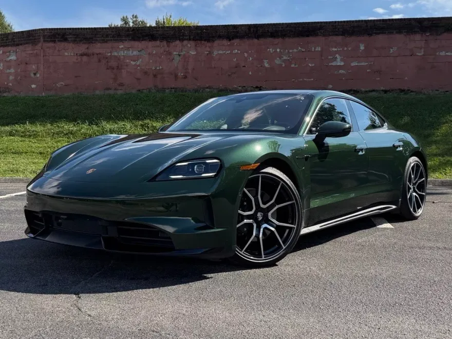 2025 Porsche Taycan photo 1