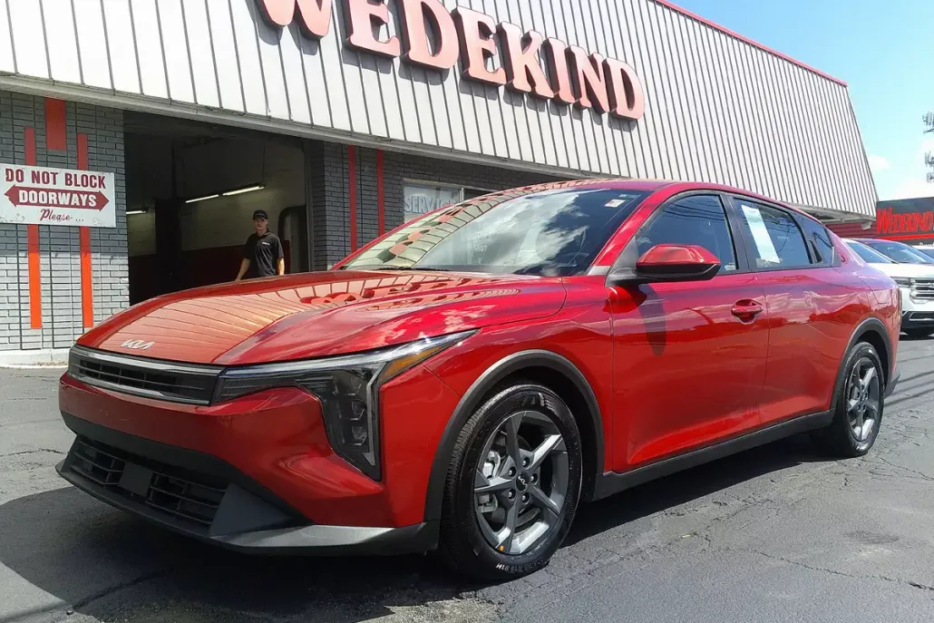 2025 Kia K4 LXS photo 1