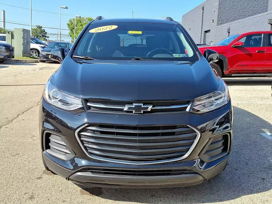 2022 Chevrolet Trax LT photo 1