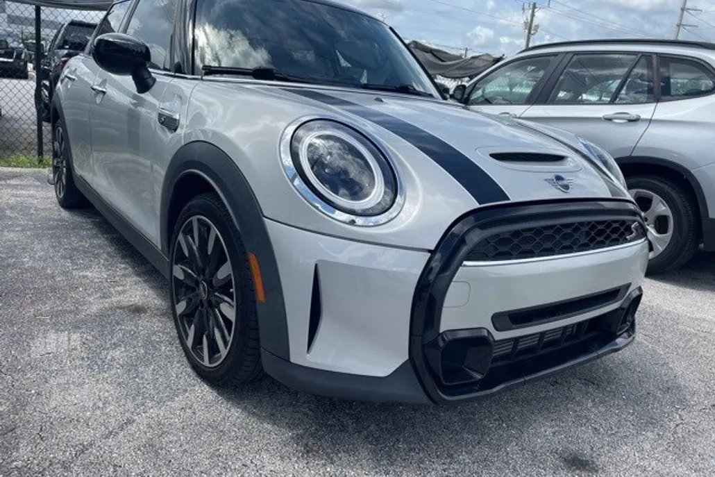 2022 Mini Cooper 4 Door Hardtop photo 1