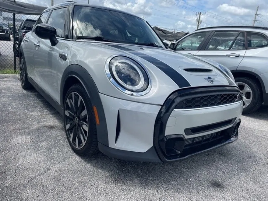 2022 Mini Cooper 4 Door Hardtop photo 1