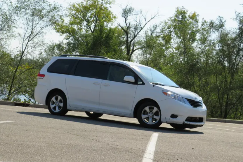 2013 Toyota Sienna LE photo 1