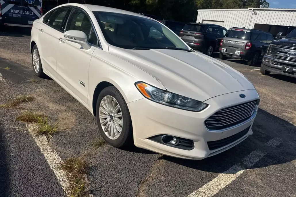 2016 Ford Fusion Energi SE photo 1