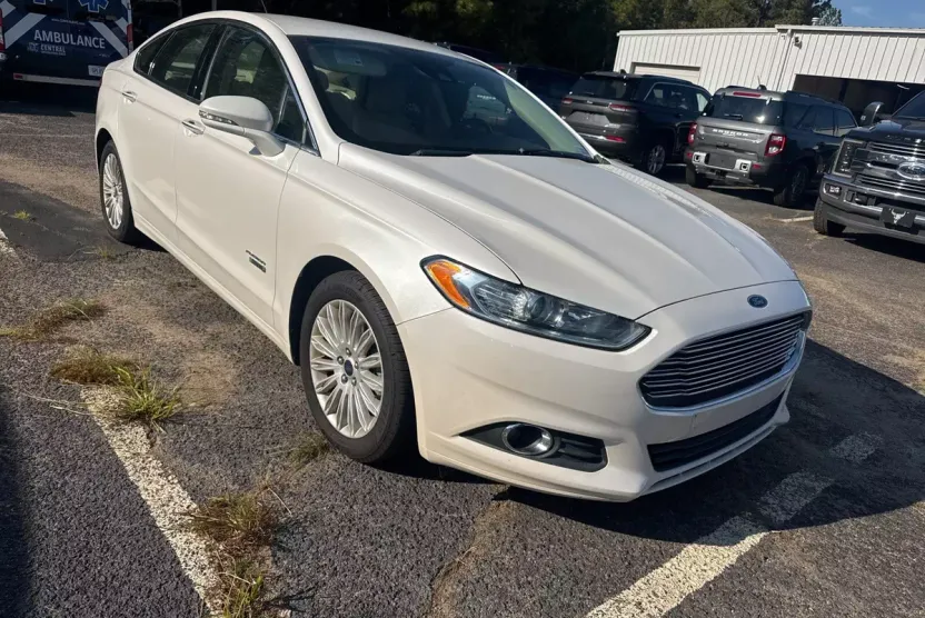 2016 Ford Fusion Energi SE photo 1