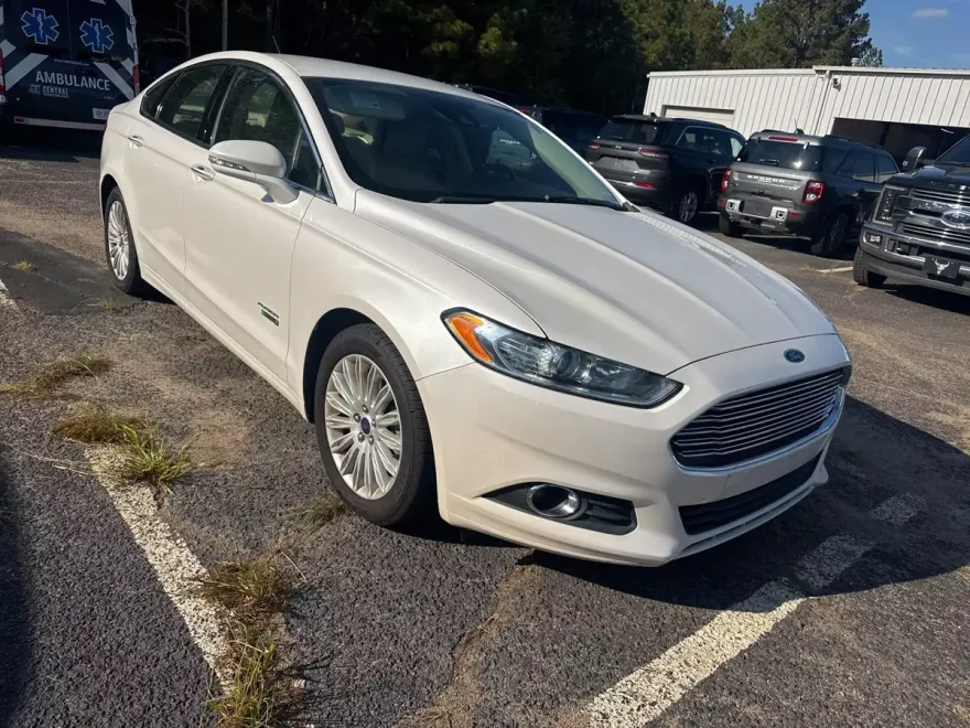 2016 Ford Fusion Energi SE photo 1