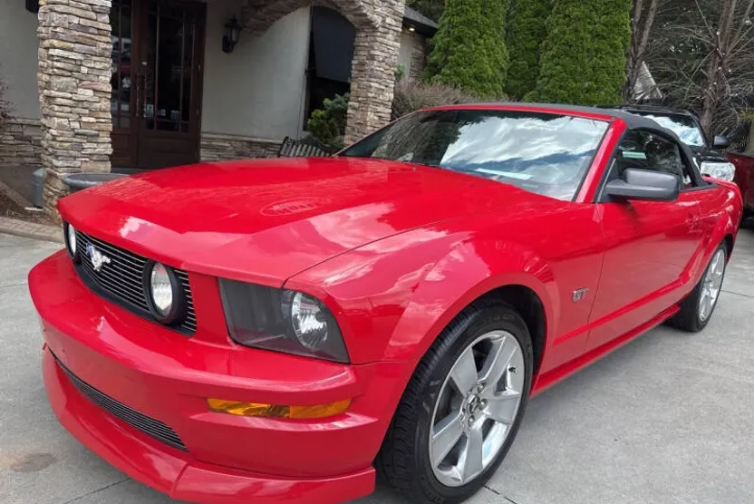 2006 Ford Mustang GT Premium Convertible photo 1