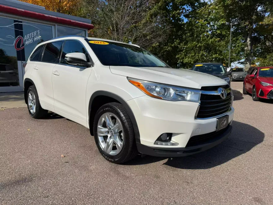 2016 Toyota Highlander Limited photo 1