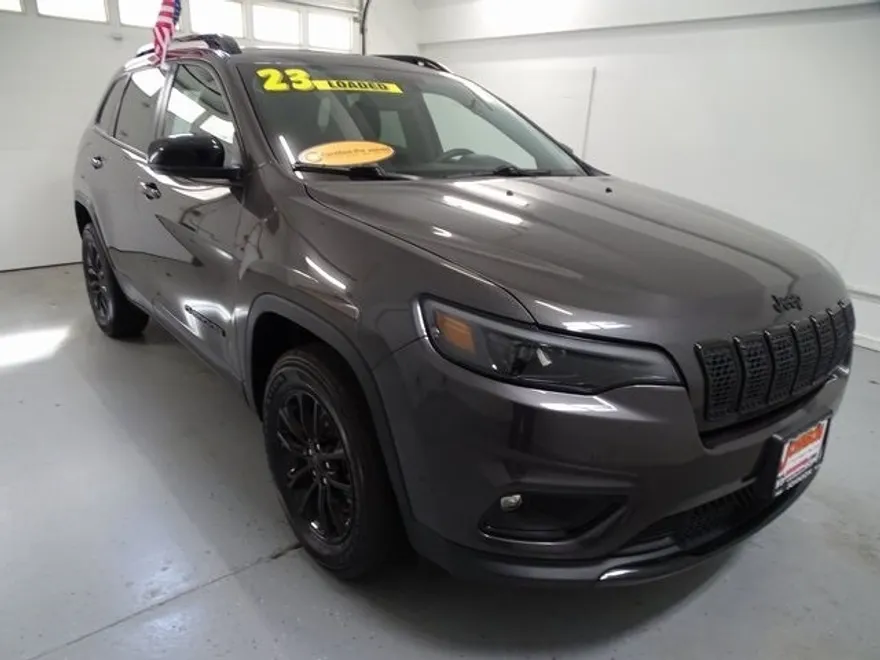 2023 Jeep Cherokee Altitude photo 1
