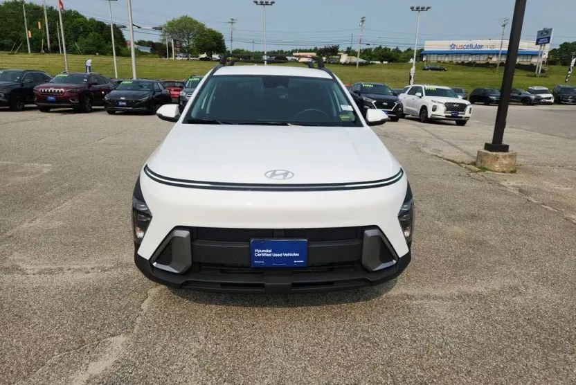 2025 Hyundai Kona SEL photo 1