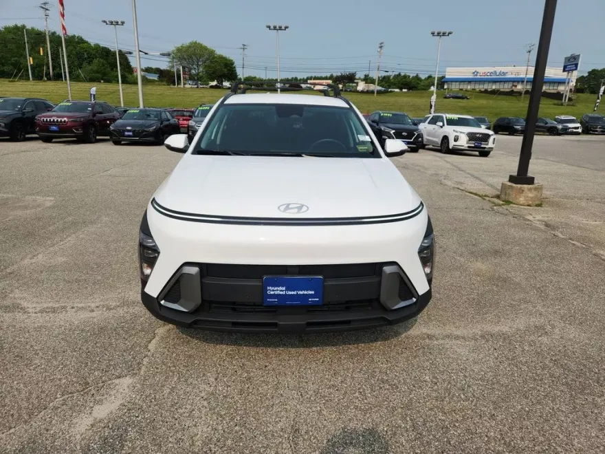 2025 Hyundai Kona SEL photo 1
