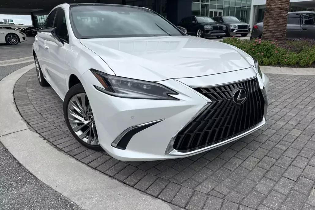2022 Lexus ES 350 Ultra Luxury photo 1